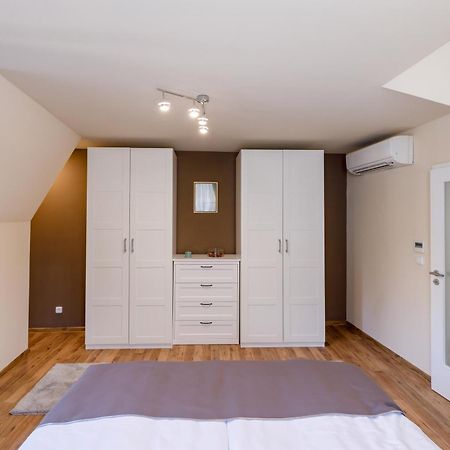 Apartments Menuet Karlovy Vary Bilik gambar