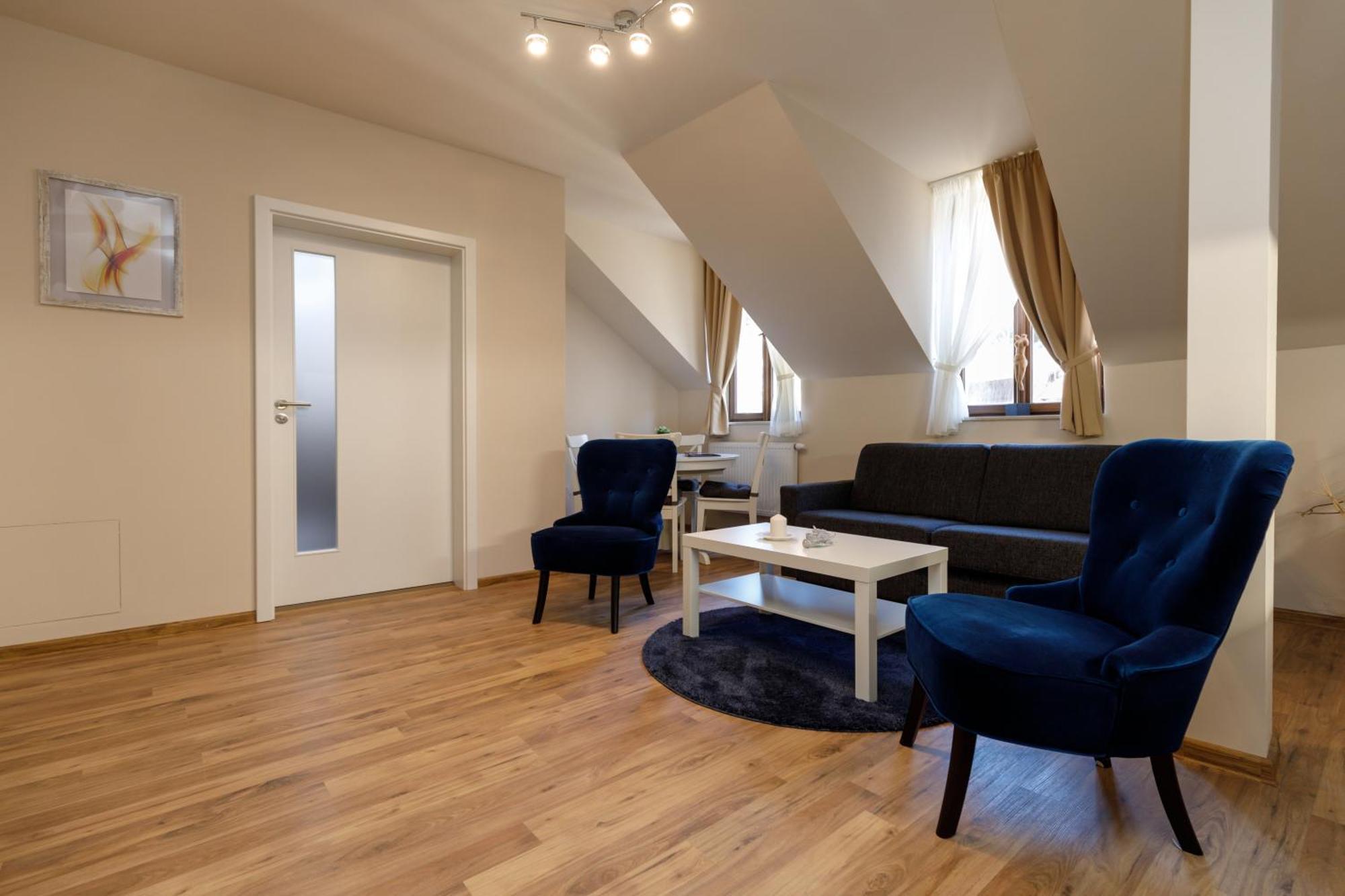 Apartments Menuet Karlovy Vary Bilik gambar