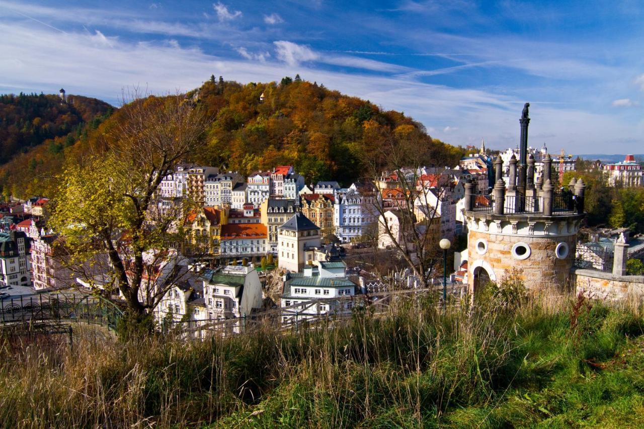 Apartments Menuet Karlovy Vary Luaran gambar