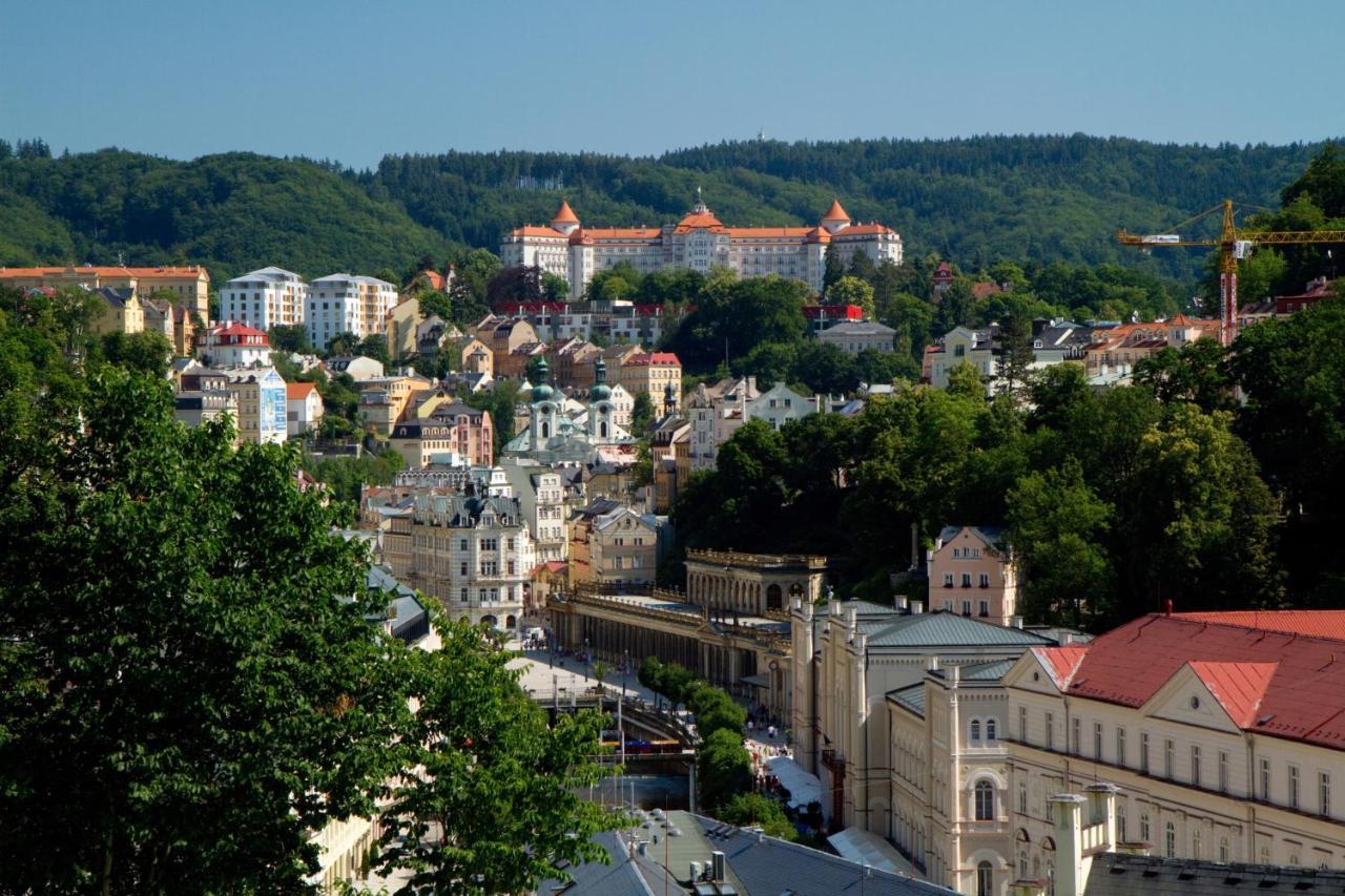 Apartments Menuet Karlovy Vary Luaran gambar