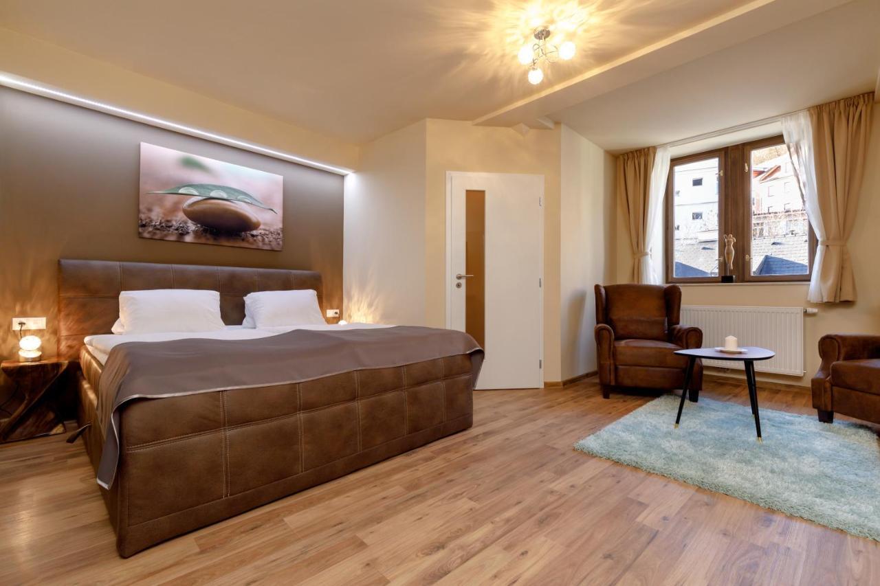 Apartments Menuet Karlovy Vary Luaran gambar