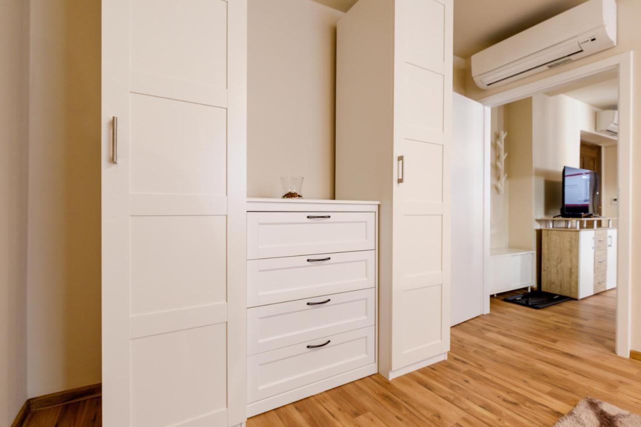 Apartments Menuet Karlovy Vary Luaran gambar