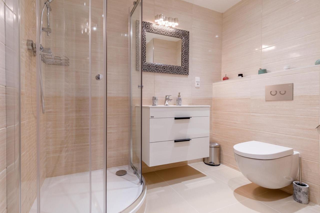 Apartments Menuet Karlovy Vary Luaran gambar