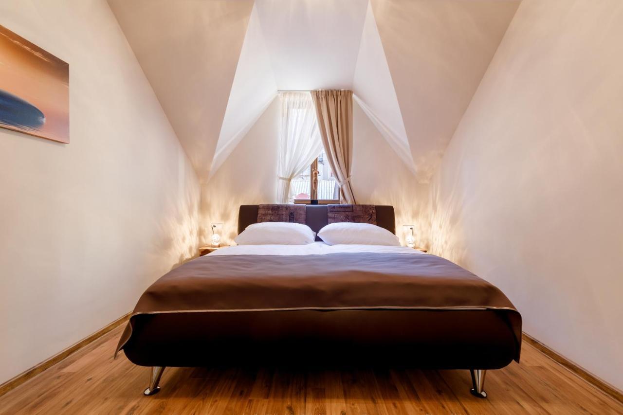 Apartments Menuet Karlovy Vary Luaran gambar