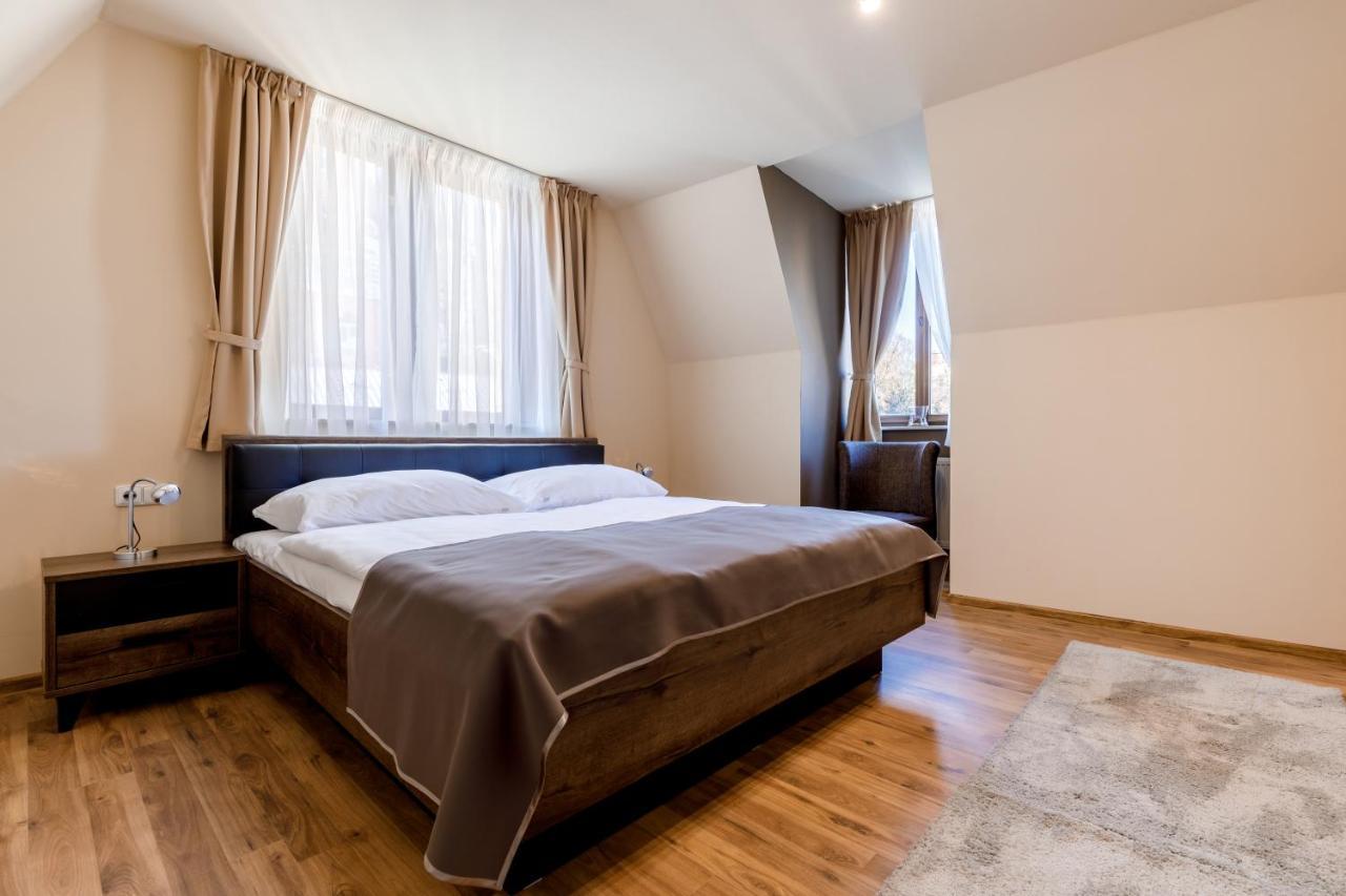 Apartments Menuet Karlovy Vary Luaran gambar