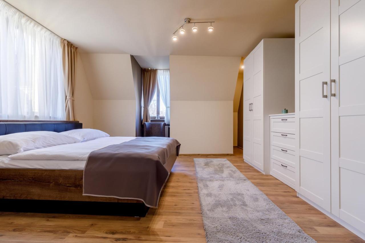 Apartments Menuet Karlovy Vary Luaran gambar