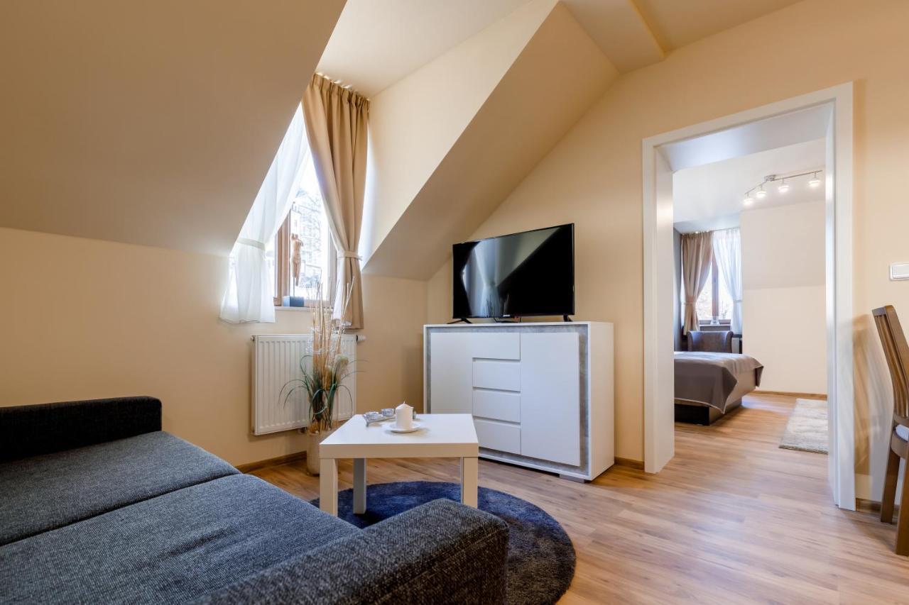 Apartments Menuet Karlovy Vary Luaran gambar