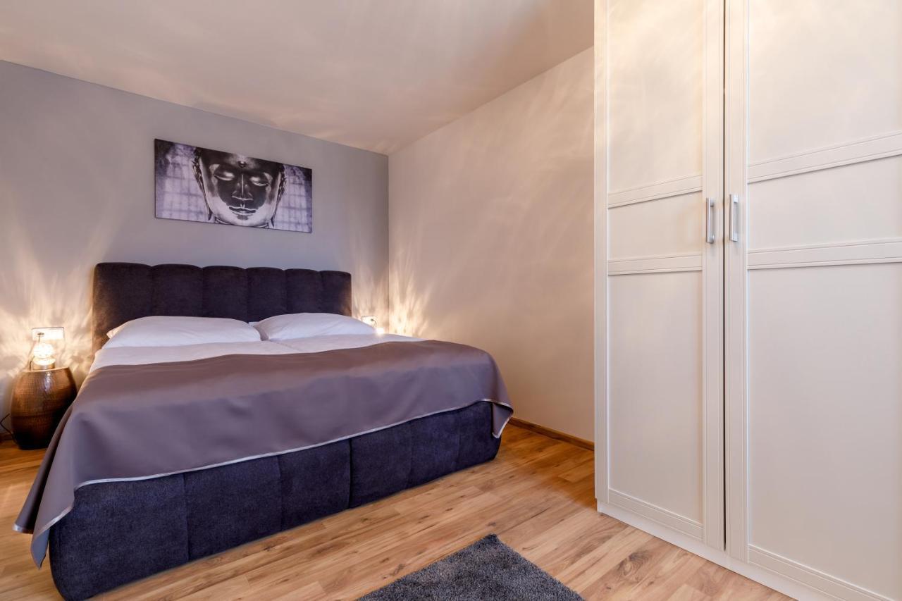 Apartments Menuet Karlovy Vary Luaran gambar