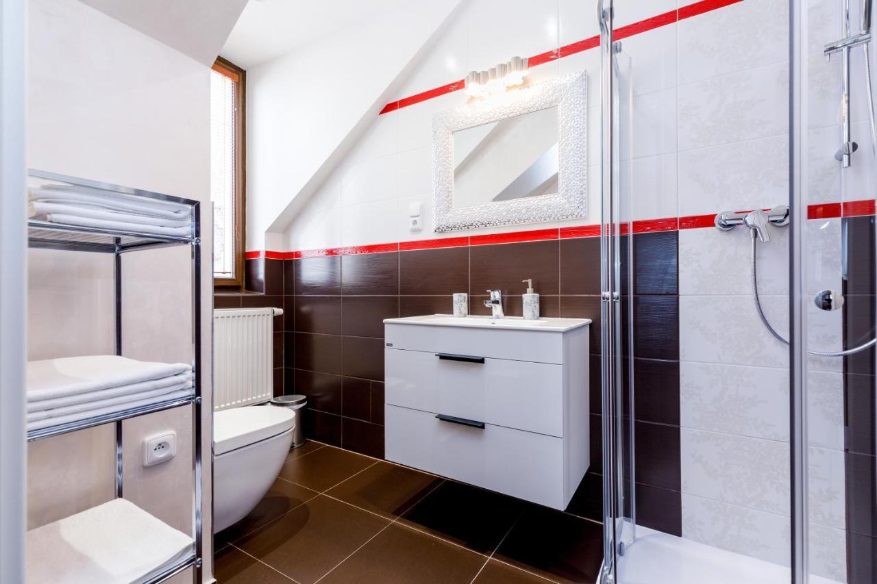 Apartments Menuet Karlovy Vary Luaran gambar