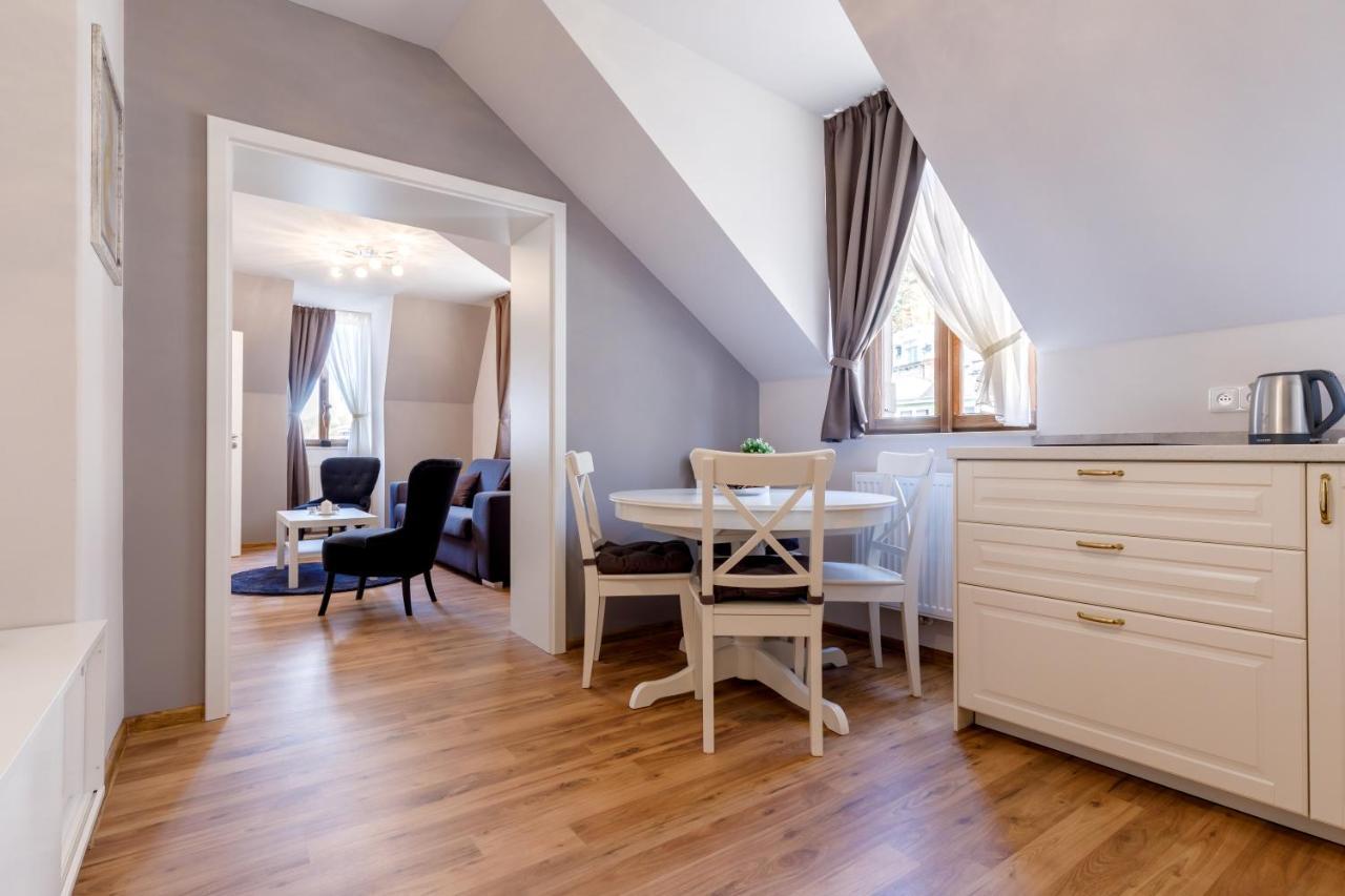 Apartments Menuet Karlovy Vary Luaran gambar